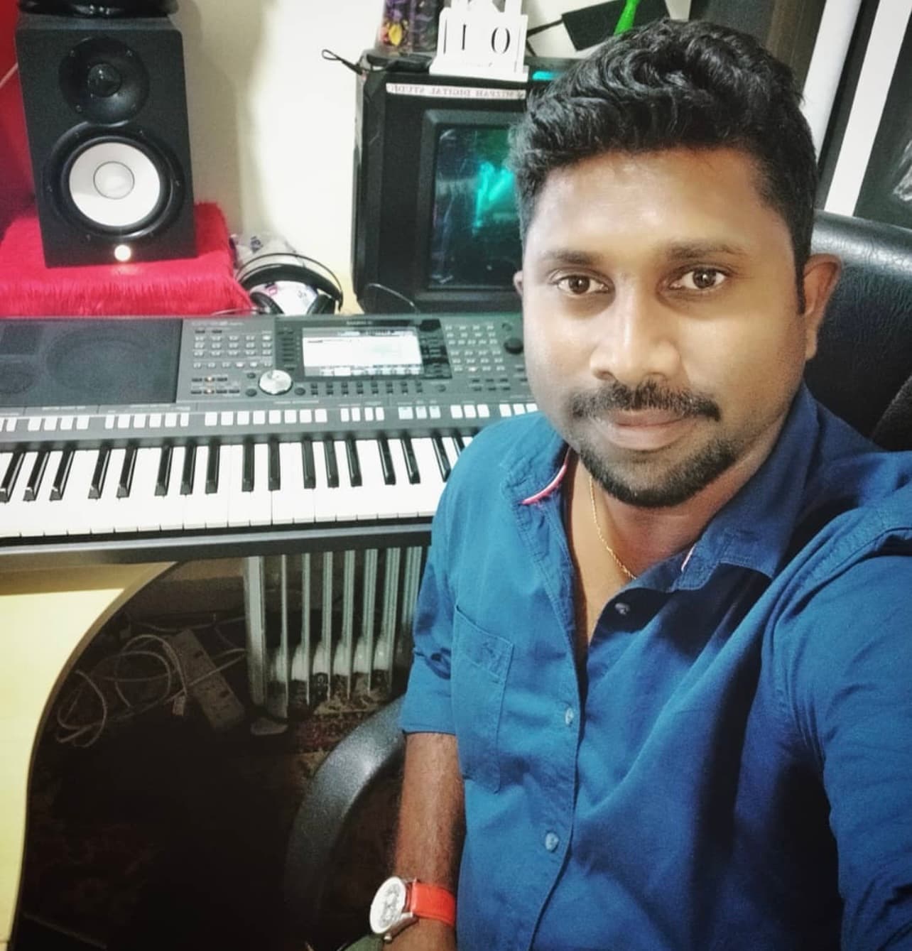 Original selfie of the man with glasses used to create the AI headshot